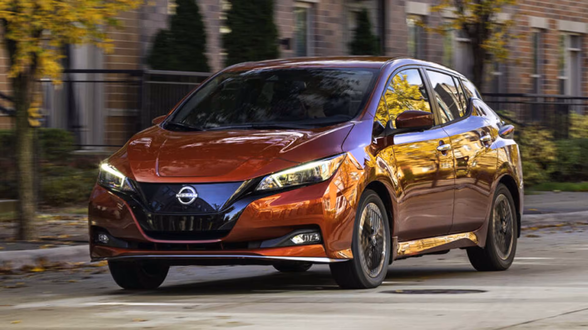 NHỮNG MẪU XE NISSAN MỚI NHẤT NĂM 2024 5 Nissan Leaf 2024