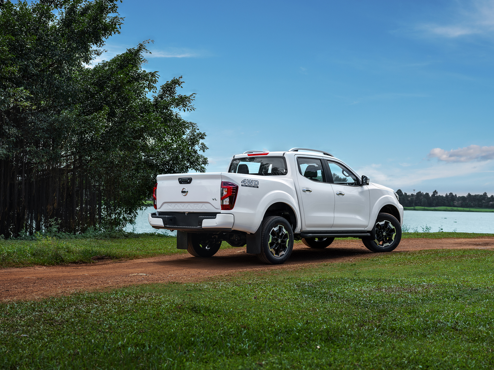 Giá lăn bánh Nissan Navara tháng 10