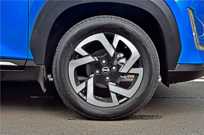 Mâm xe 16 inch sắc nét trên Nissan Magnite
