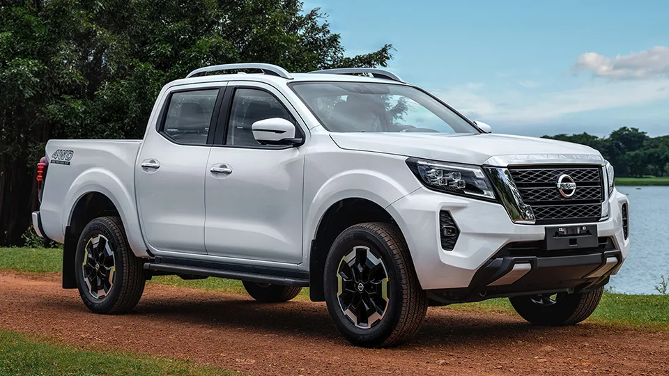 Nissan Navara - không cần gồng vẫn đủ chất