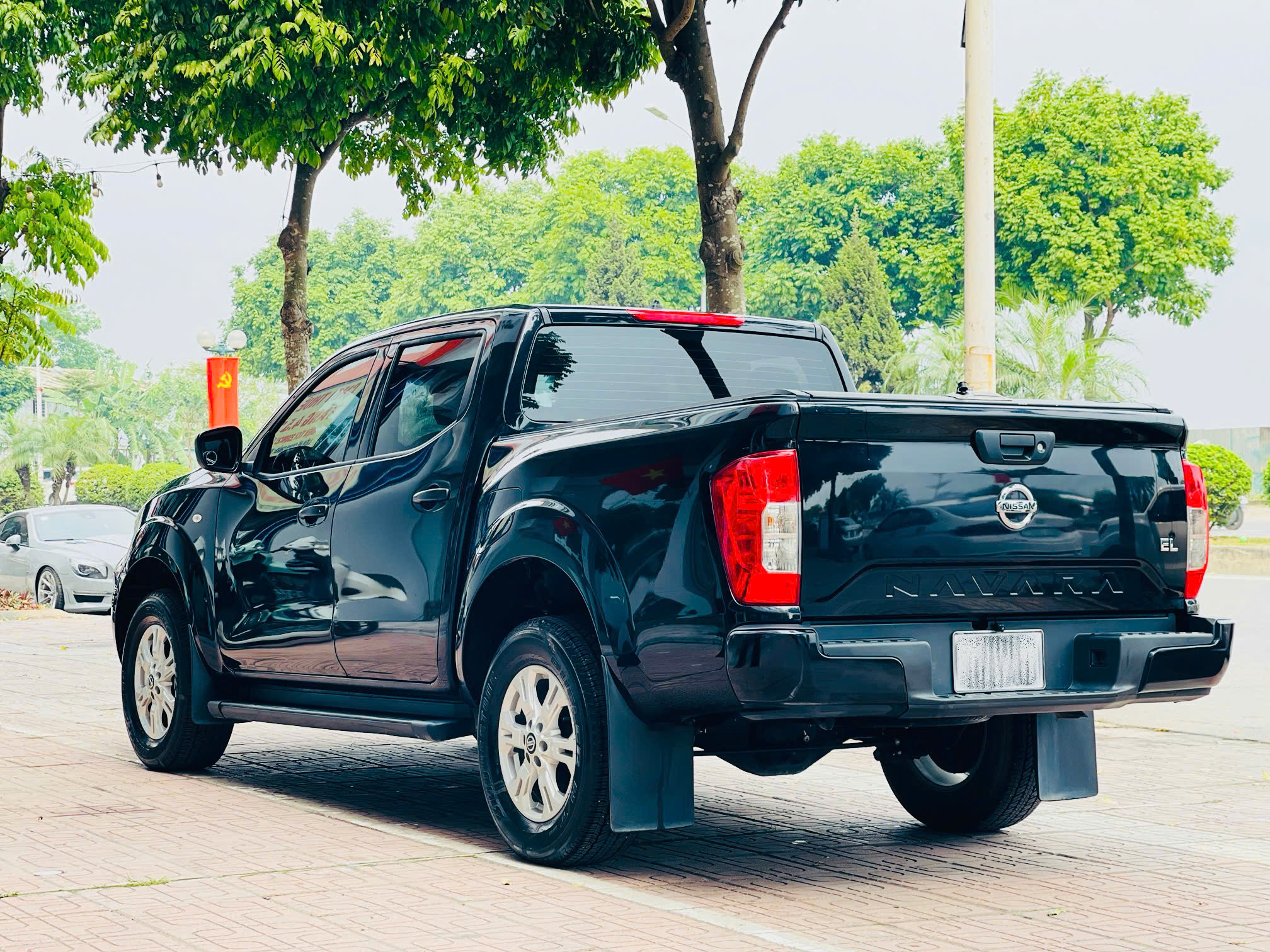 Giá xe Nissan Navara tháng 10